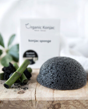 Organic Konjac Svamp Bamboo Charcoal  Akne Og Uren Hud   Hos Frisøren   Baronen