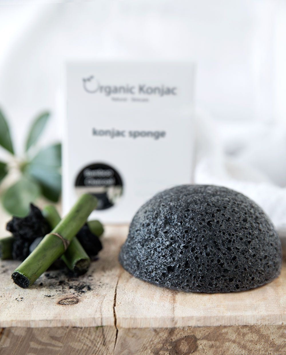 Organic Konjac Svamp Bamboo Charcoal Akne Og Uren Hud Hos Frisøren Baronen