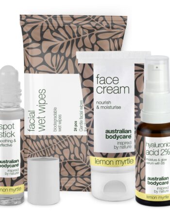 Black Week Plejesæt Til Ansigtet Med Lemon Myrtle ?  Komplet Plejesæt Til Ansigtet Med Lemon Myrtle  Renseservietter  Serum Og Creme     Spot Stick Gratis Med I Black Week