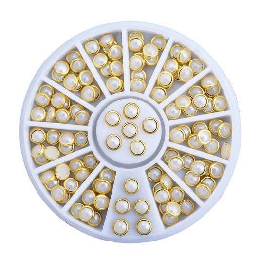Nail Art Hvide Perler   89 Kr    Med Flot Guld Kant